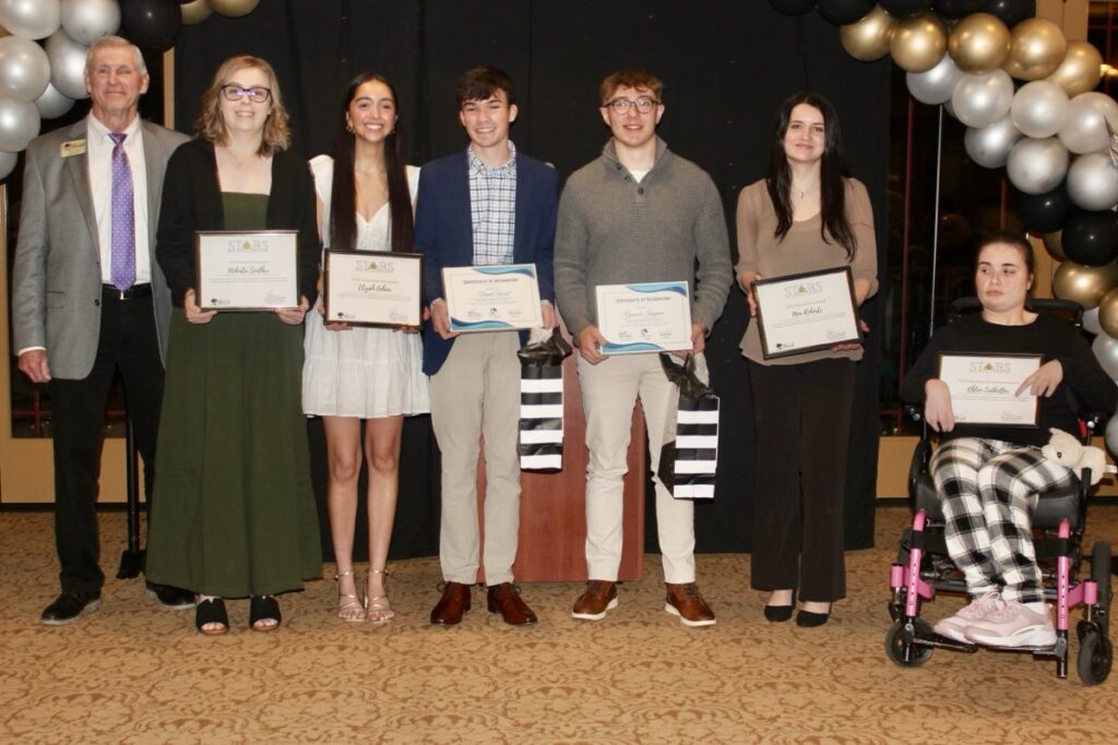 L-R: Chamber President Steve Rowe with outstanding students Mikala Souther, Eliyah Ochoa, Turner West, Gunnar Ingram, Mia Roberts and Khloe Ledbetter in the Feb. 13 Evening with the STARs. Photo by Brittany Holbrooks