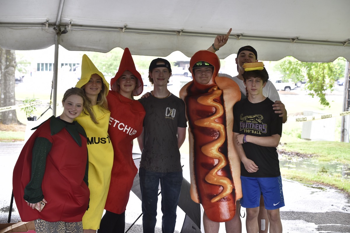 Volunteers encouraged attendees of the May 2 appreciation event to grab a hot dog after picking up their tomato plants. The bank ended up giving away 3,500 hot dogs, 6,000 sodas and 800 T-shirts on Friday.