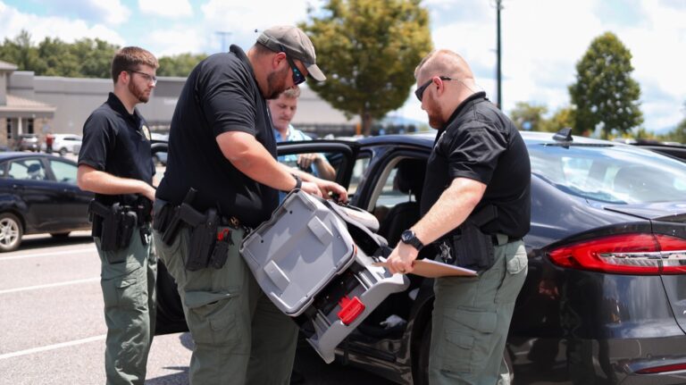 Union and Hart County Fire Departments collaborated with Union and Dawson County Sheriff’s Offices to inspect children’s car seats last Wednesday. Photo by Daysha Pandolph