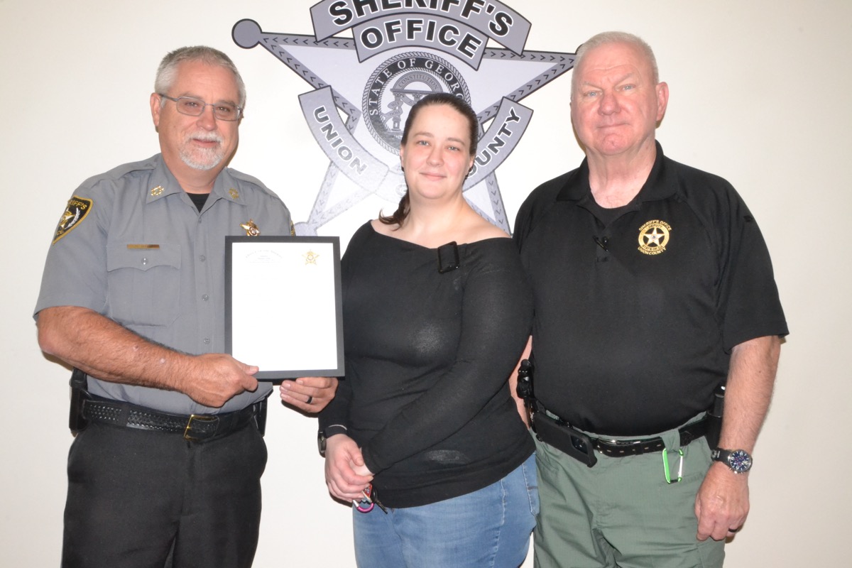 Tri-State Tech Support’s Cassie Gray was grateful to receive a surprise “thank you” from Sgt. Calamari and Sheriff Dyer last week. Photo by Brittany Holbrooks