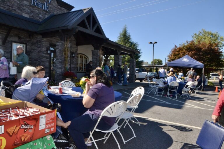 River City Bank staff showered customers with love during their annual Customer Appreciation Day on Friday, Oct. 10. The event was very well attended, with both local and non-local customers coming to take part in a “tailgate” held in their honor.