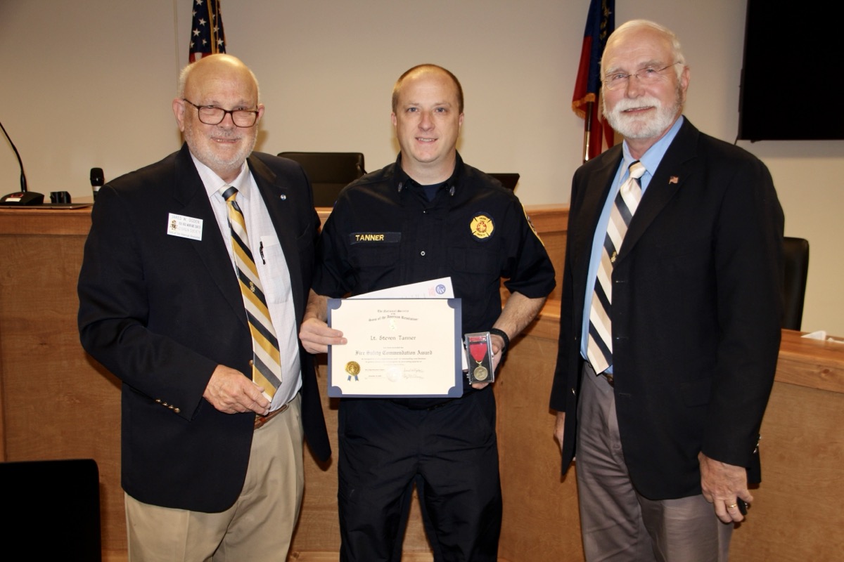 (L-R) SAR President Jared Ogden, Fire Lt. Steven Tanner and SAR Treasurer/Secretary Stephen Weaver gathered for a Dec. 16 recognition of Tanner’s more than two dozen years of service to the county. Photo by Shawn Jarrard