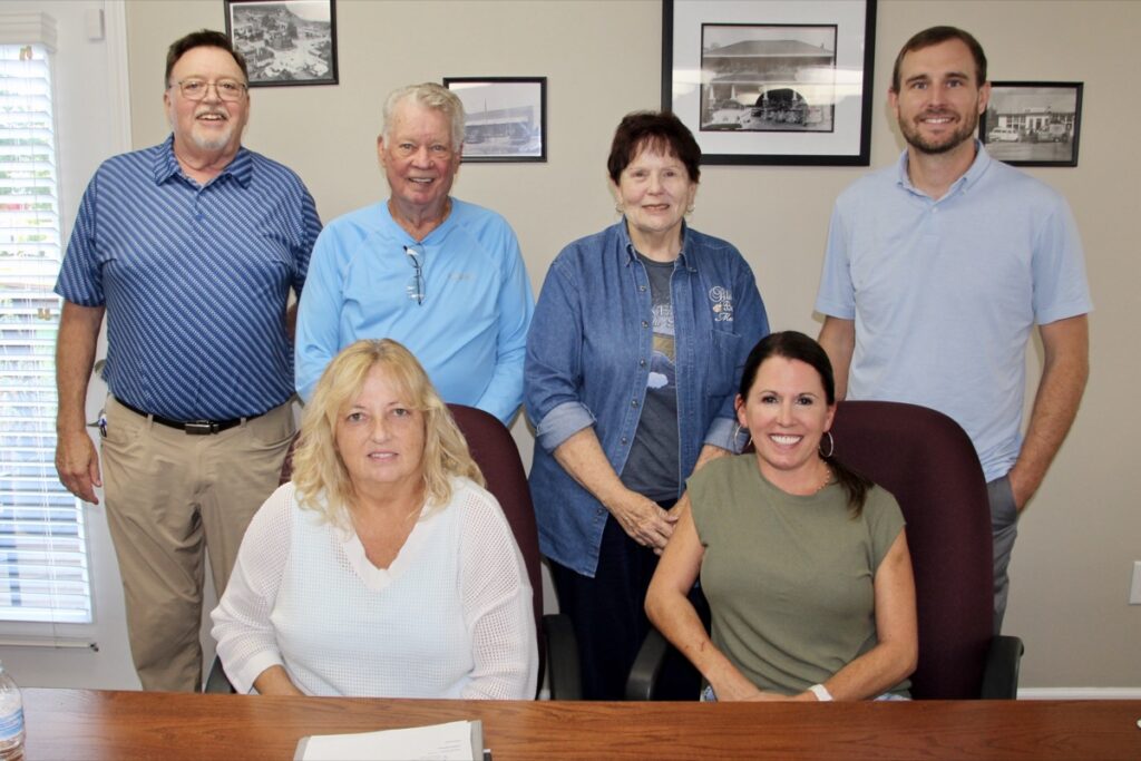 (L-R) Standing: Mayor Buddy Moore, Councilman Tony Dyer, Councilwoman Mary Ruth Cook and Councilman Brock Gordon. Seated: Councilwoman Rhonda Mahan and Councilwoman Kayla Hemphill. Photo by Shawn Jarrard